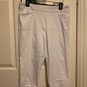 Time and Tru white stretchy capris. Size medium